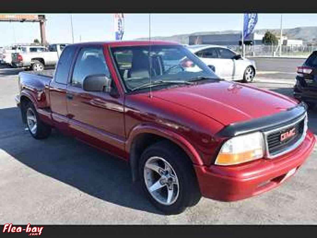 A GMC Sonoma 2002 model