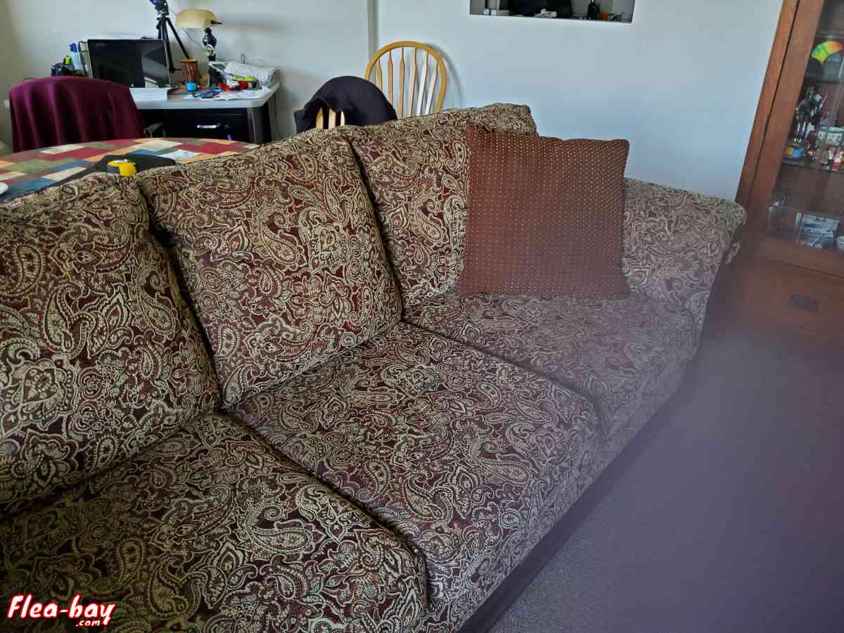 Sofa, 90 "good condition,  dark green, deep red fabric,