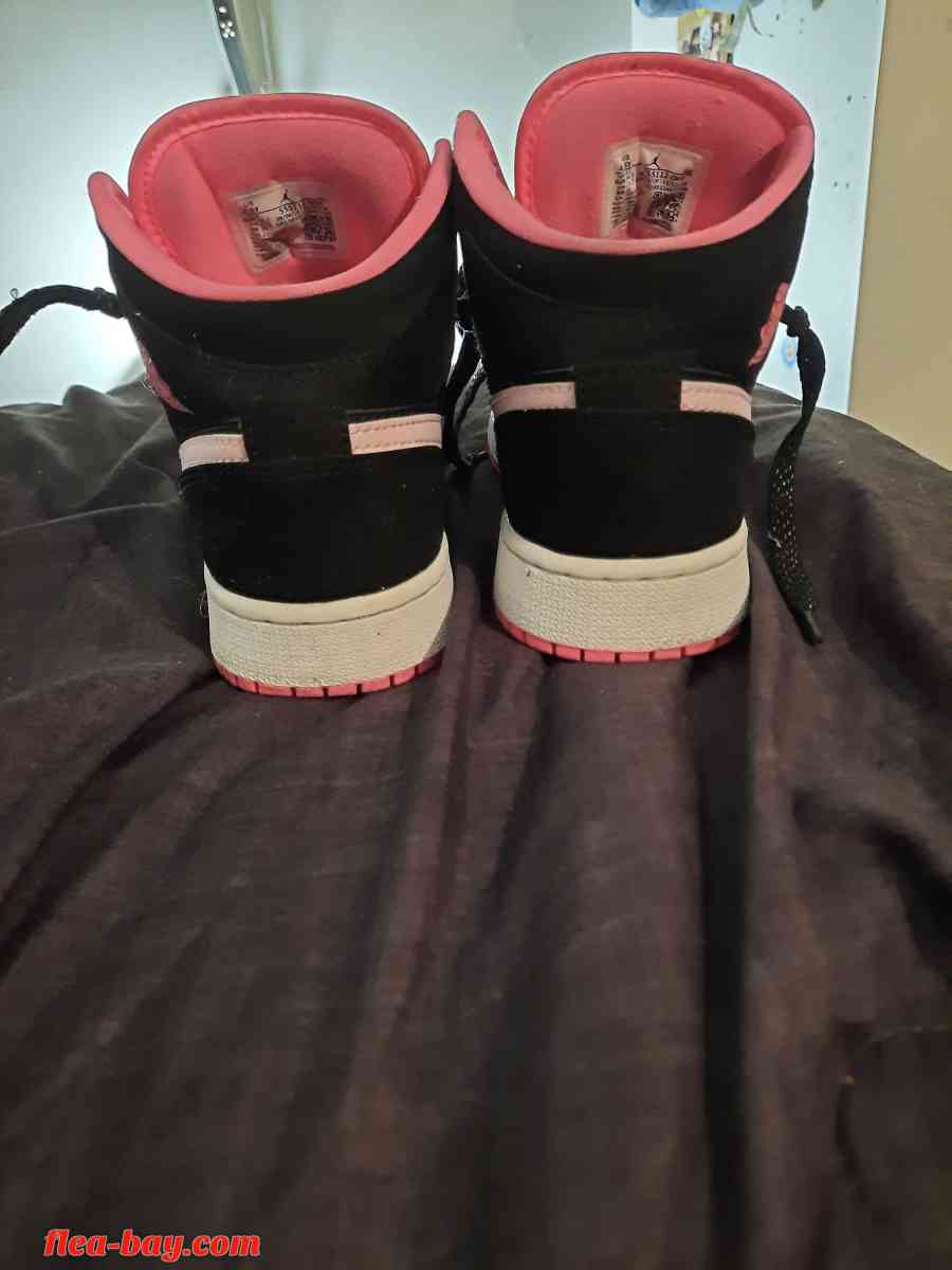 Ladies Jordan's sneakers
