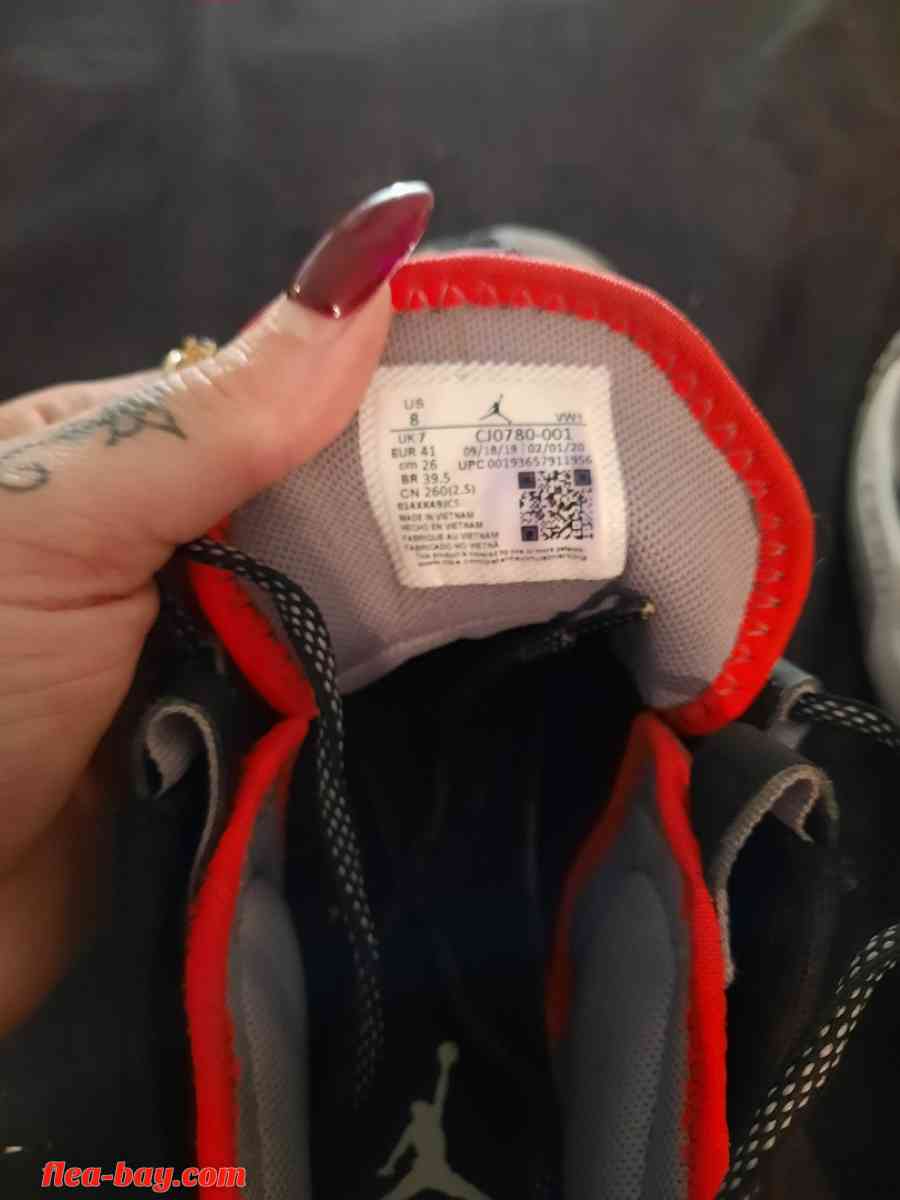 Men's Jordans size 8