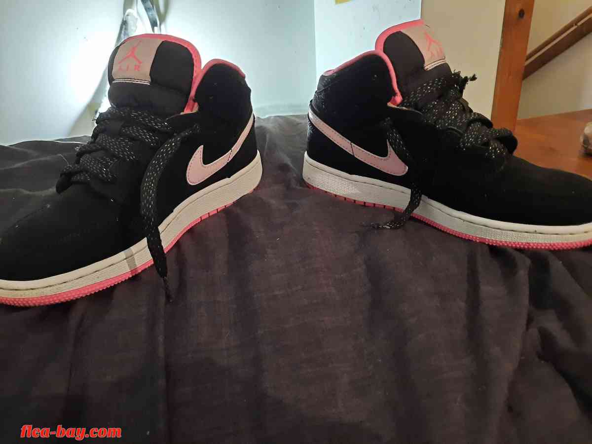 Ladies Jordan's sneakers