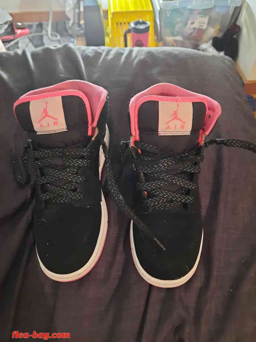 Ladies Jordan's sneakers