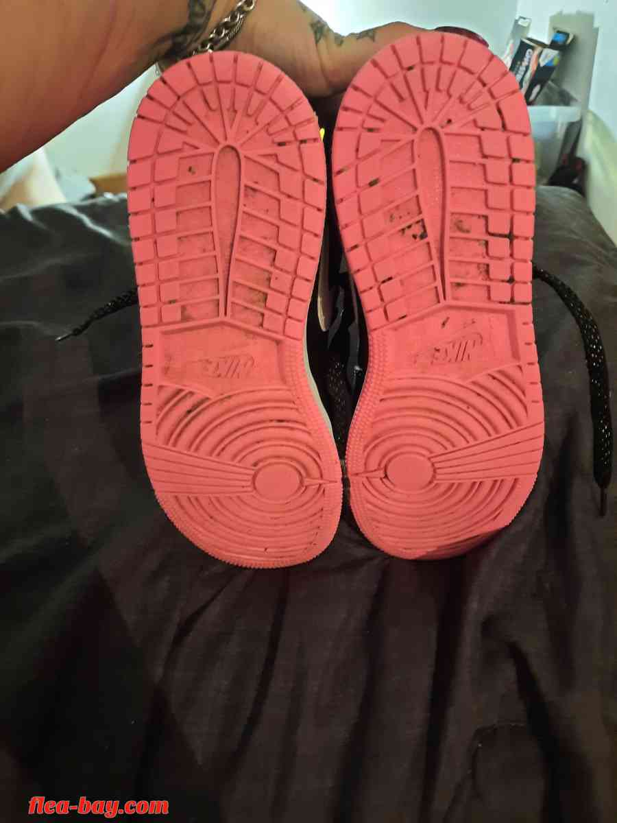 Ladies Jordan's sneakers