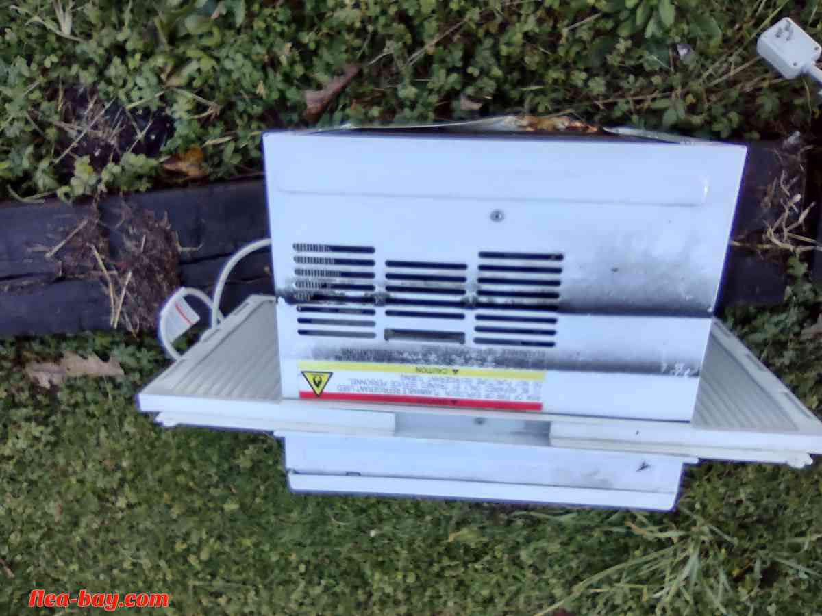 GE Appliances 6,000 BTU AC window unit