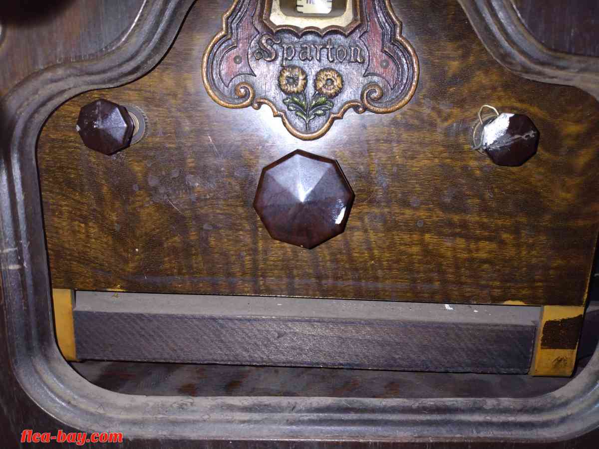 1928 Spartan case radio