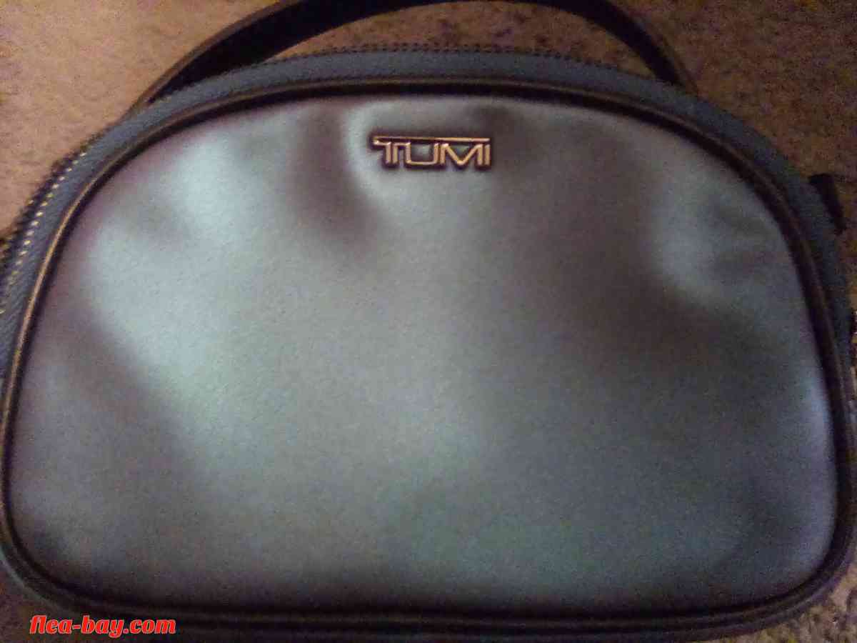 tumi purse