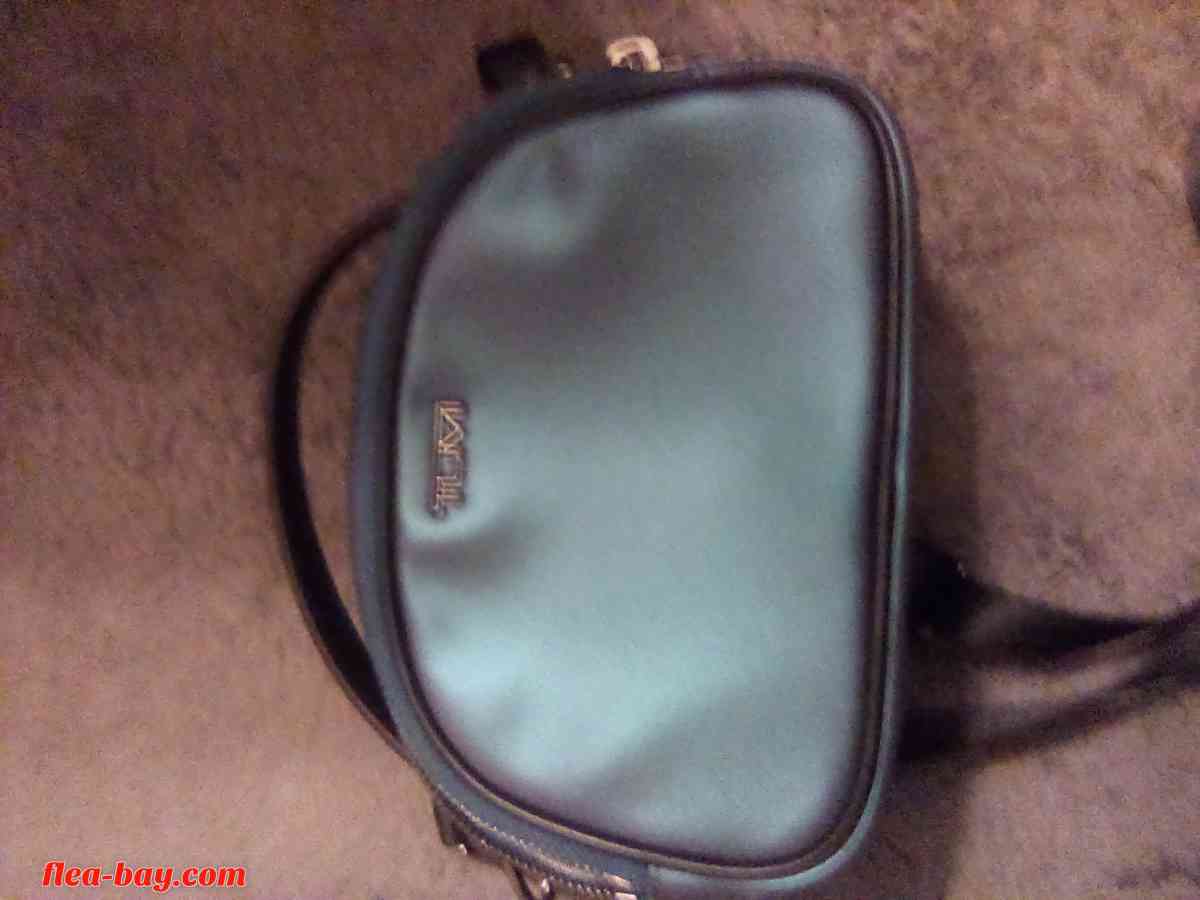 tumi purse