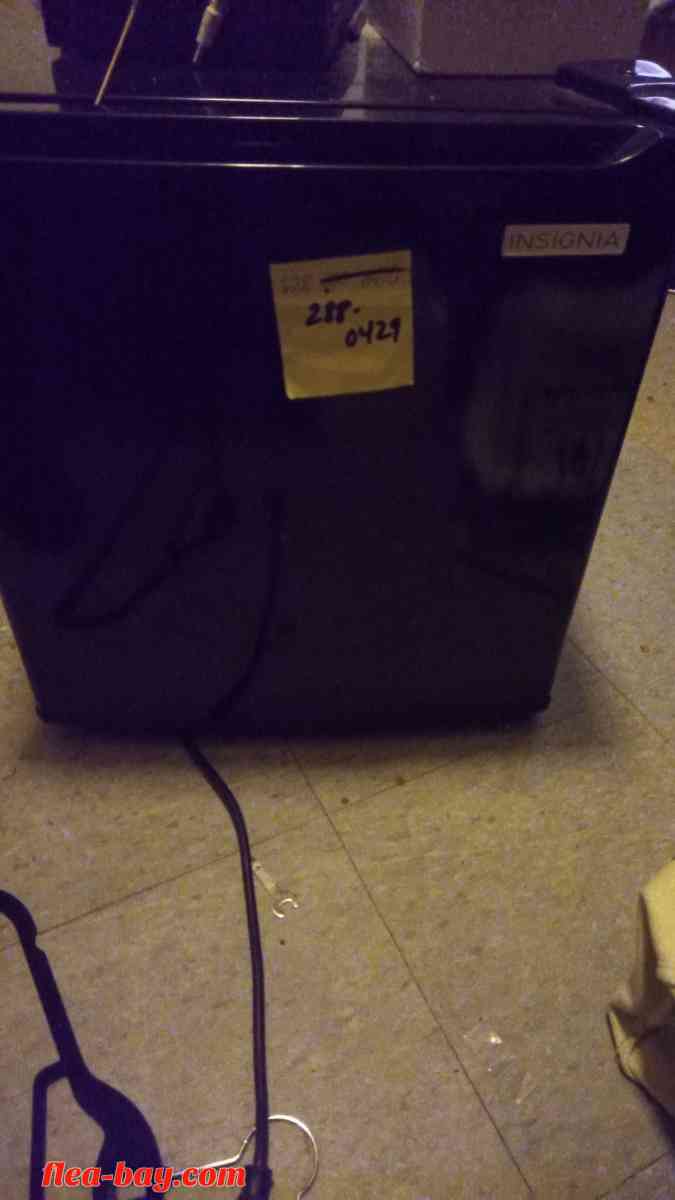 insignia mini fridge w freezer