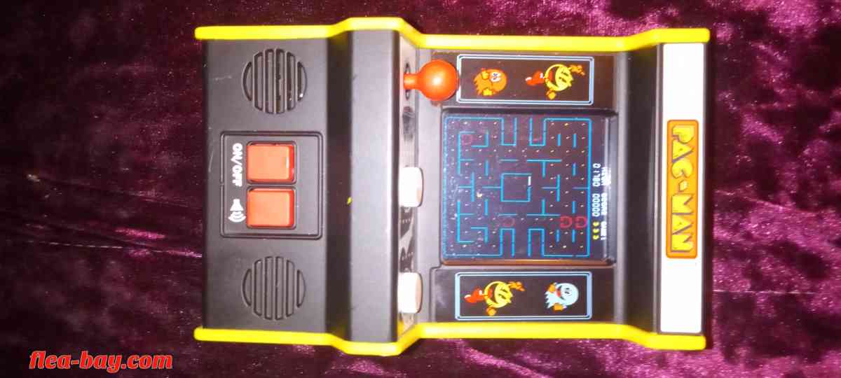 hand held Pac-Man arcade game works perfect