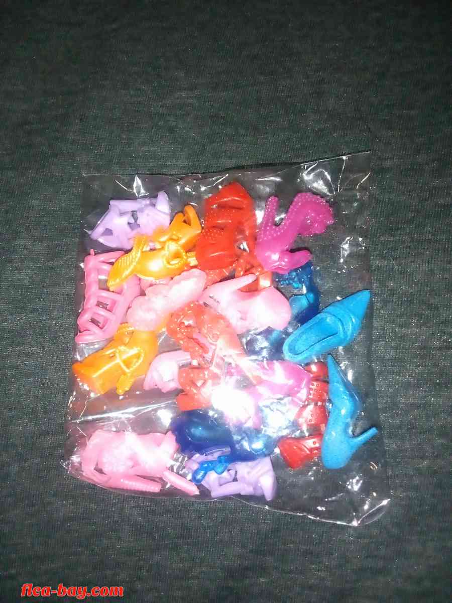 Barbie's accessories for barbie's clothes for dolls