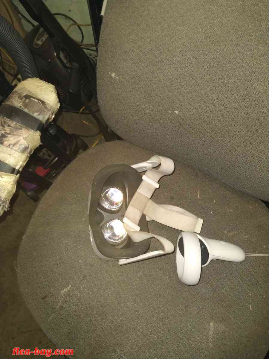 oculus virtual reality headset with one controller