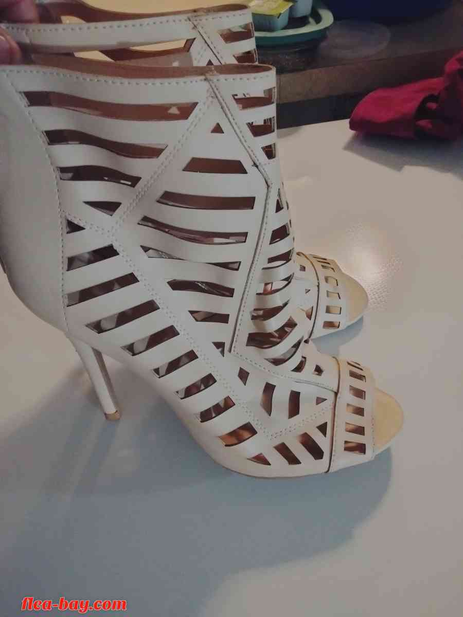 women's beige leather shoes