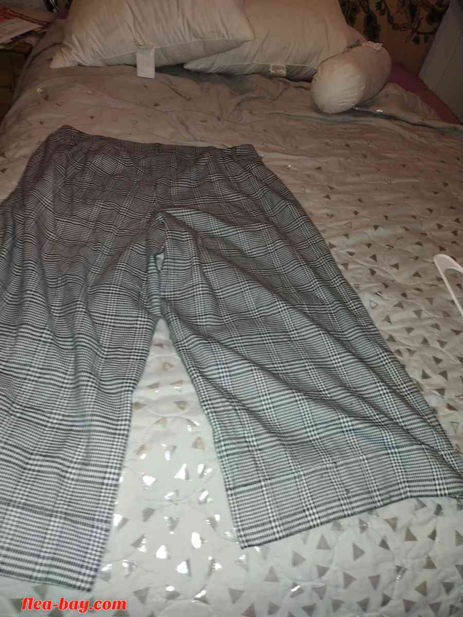 lanebyrant black and white gingham cherked print capris bran