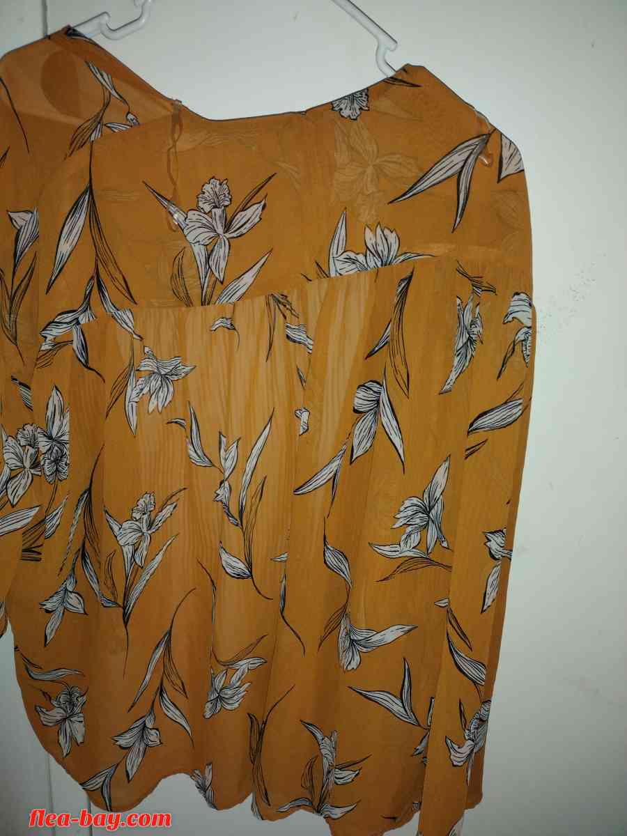 A ones sz fits all silk material like shurg NWOT