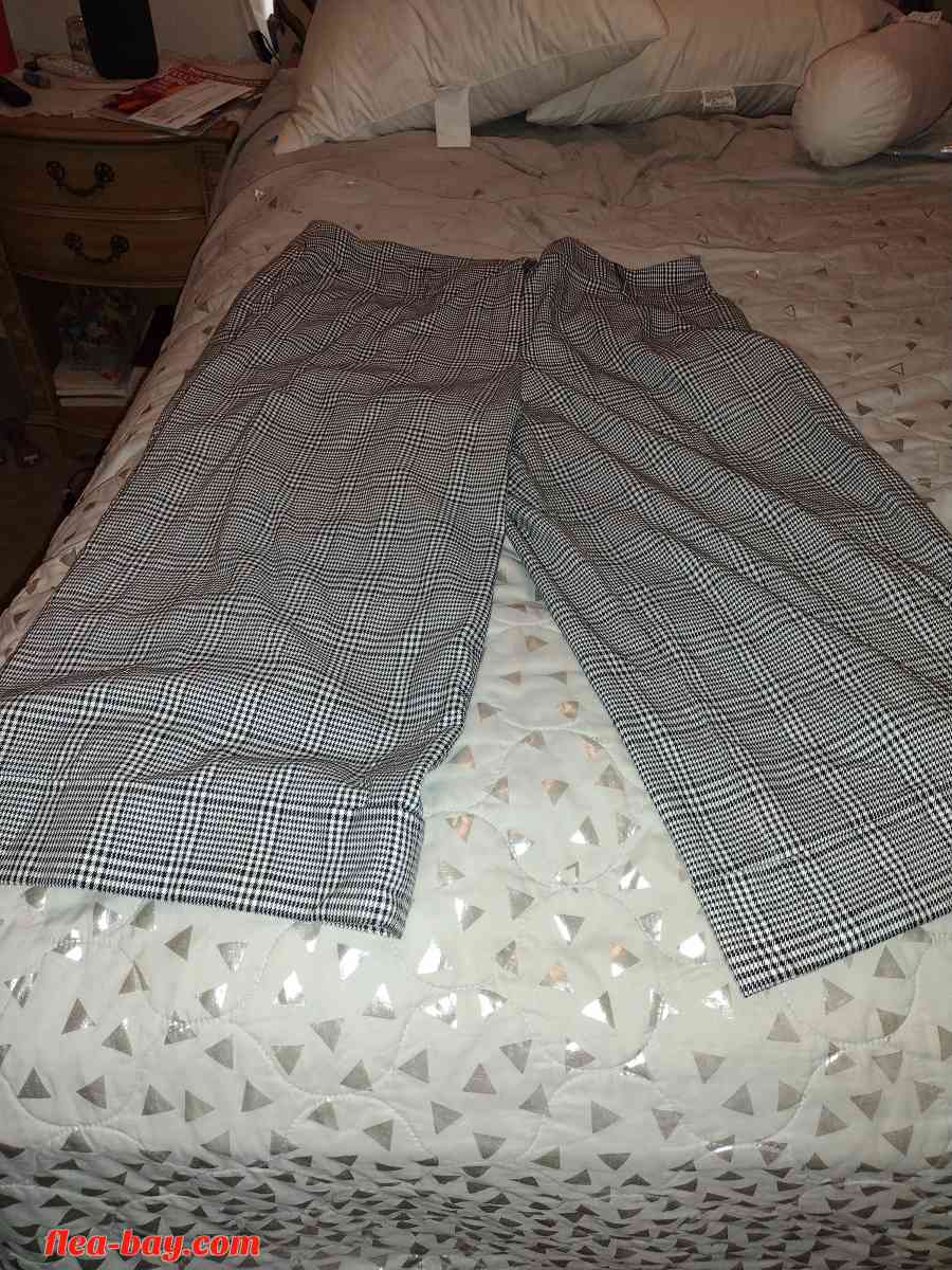 lanebyrant black and white gingham cherked print capris bran