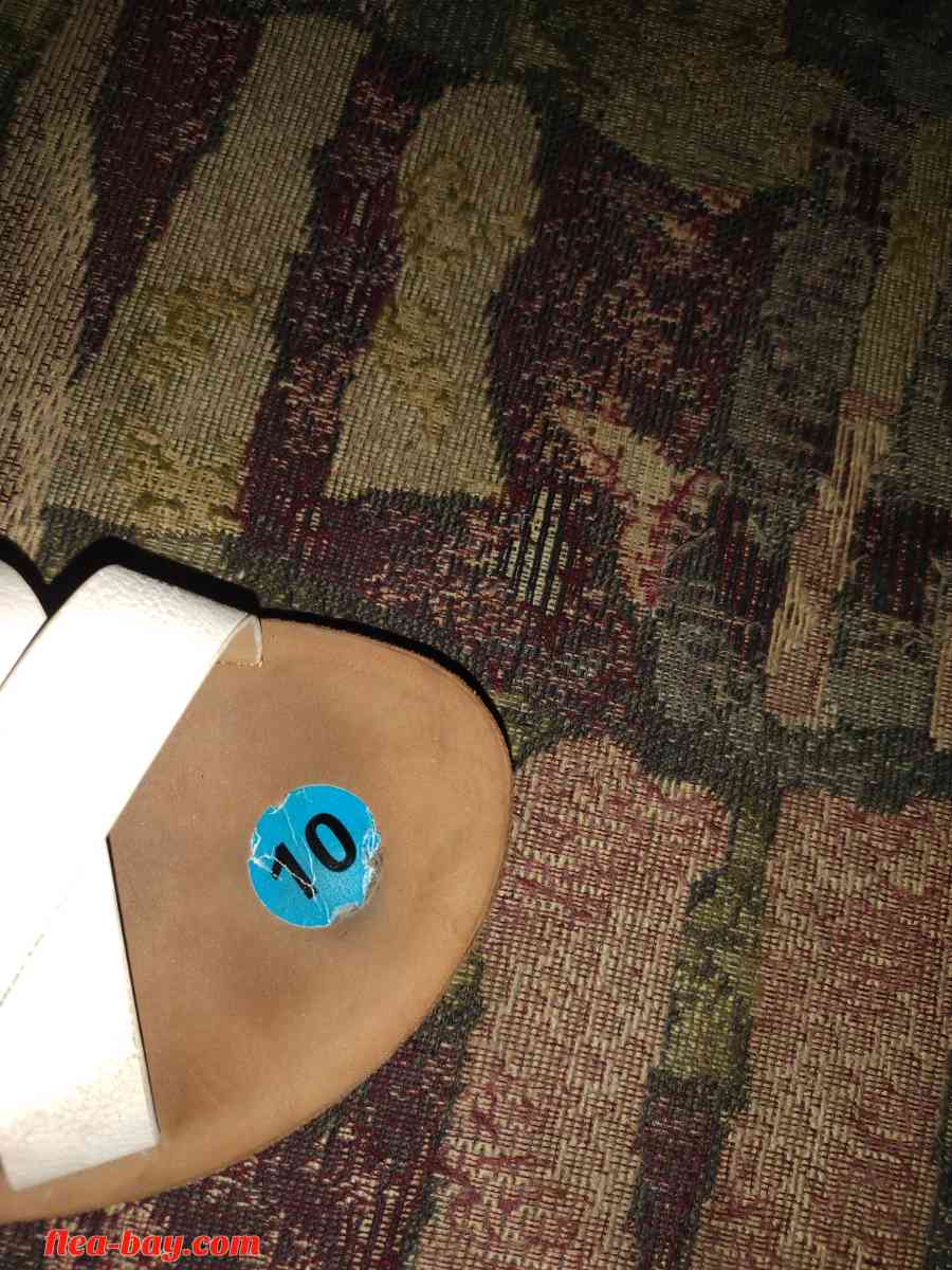 white sandals sz ten