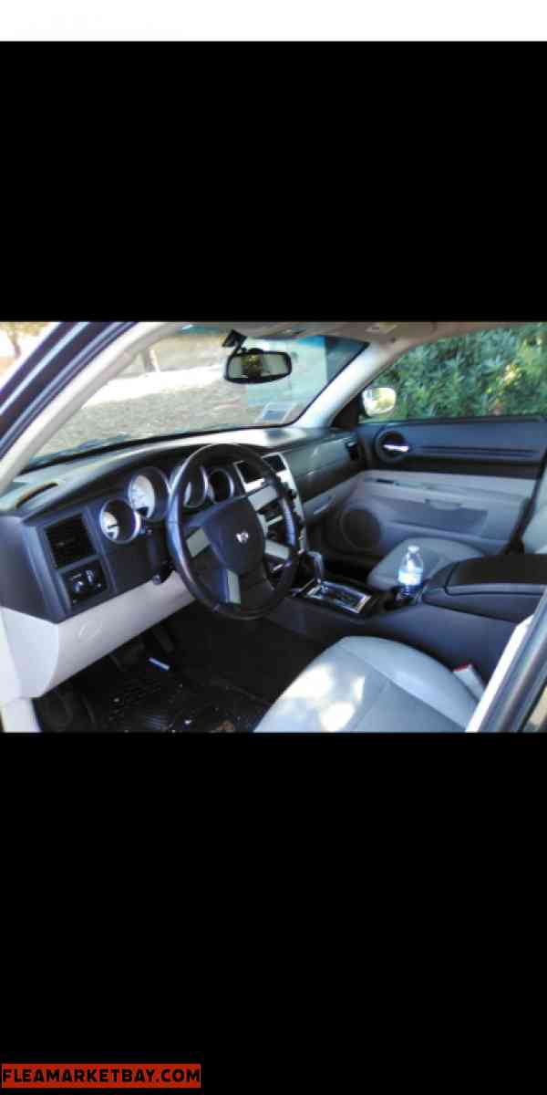 Hi, I'm selling my 2007 Dodge Magnum with 119,000 miles ever