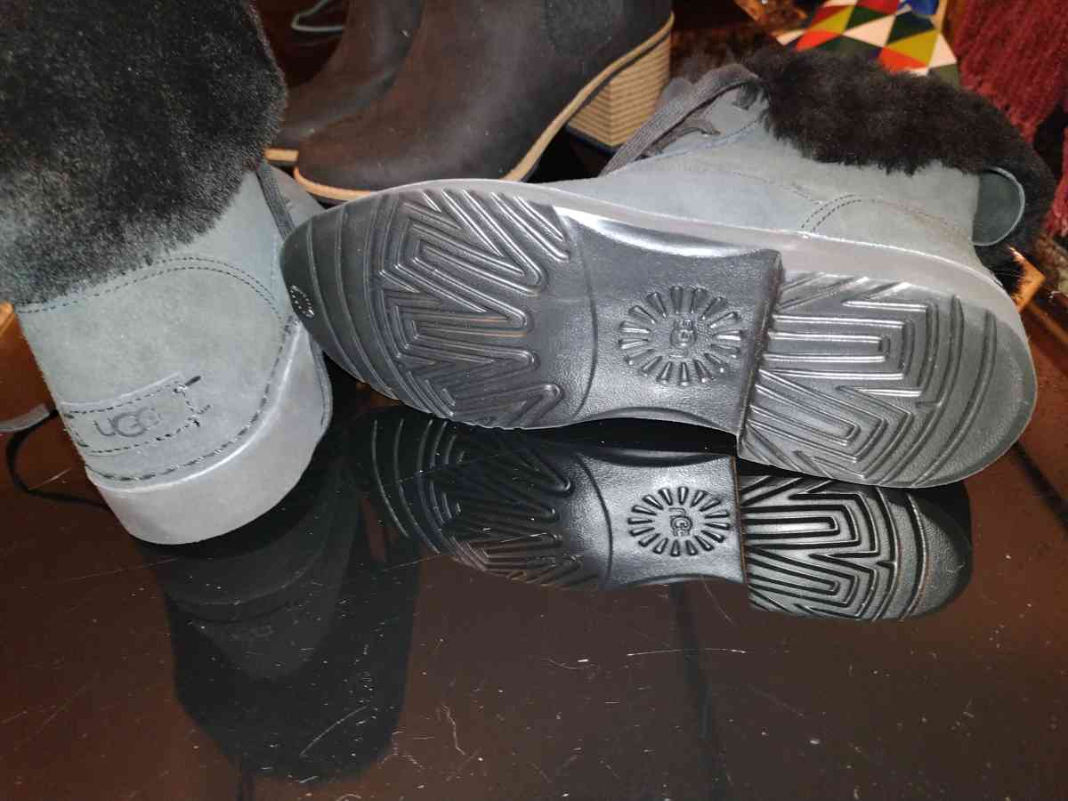 WOMENS UGG BOOTS size 7