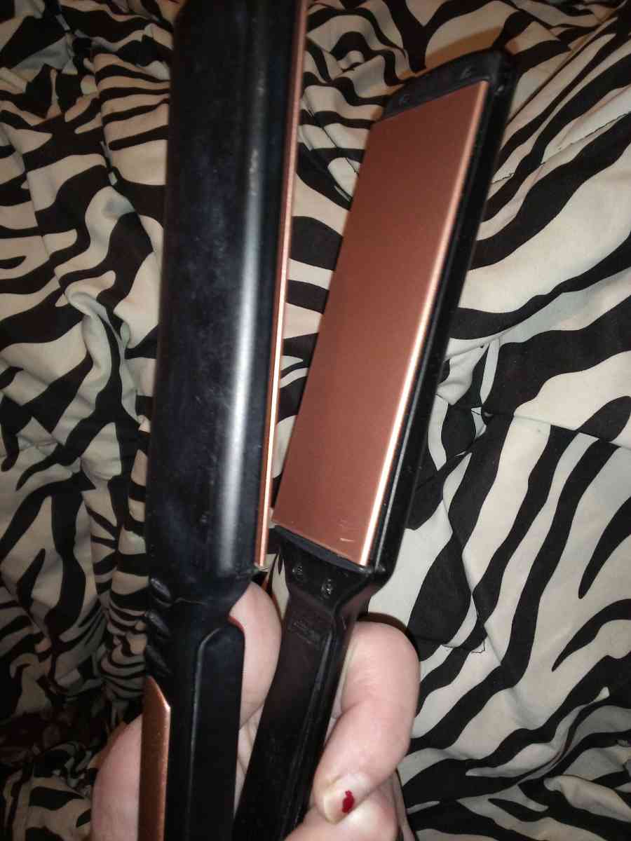 rose gold plated hair straightener