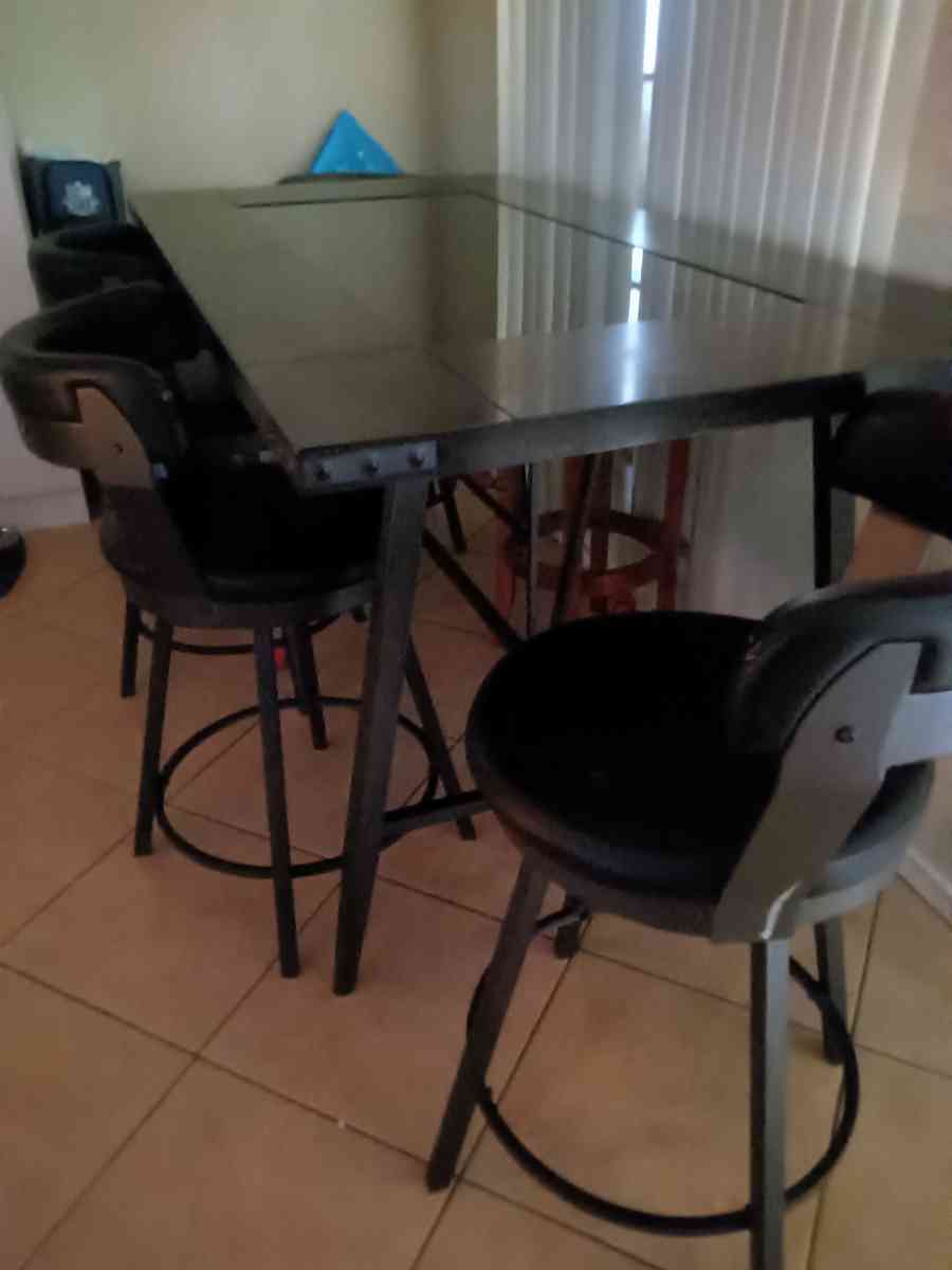 dinning table with 4 chairs