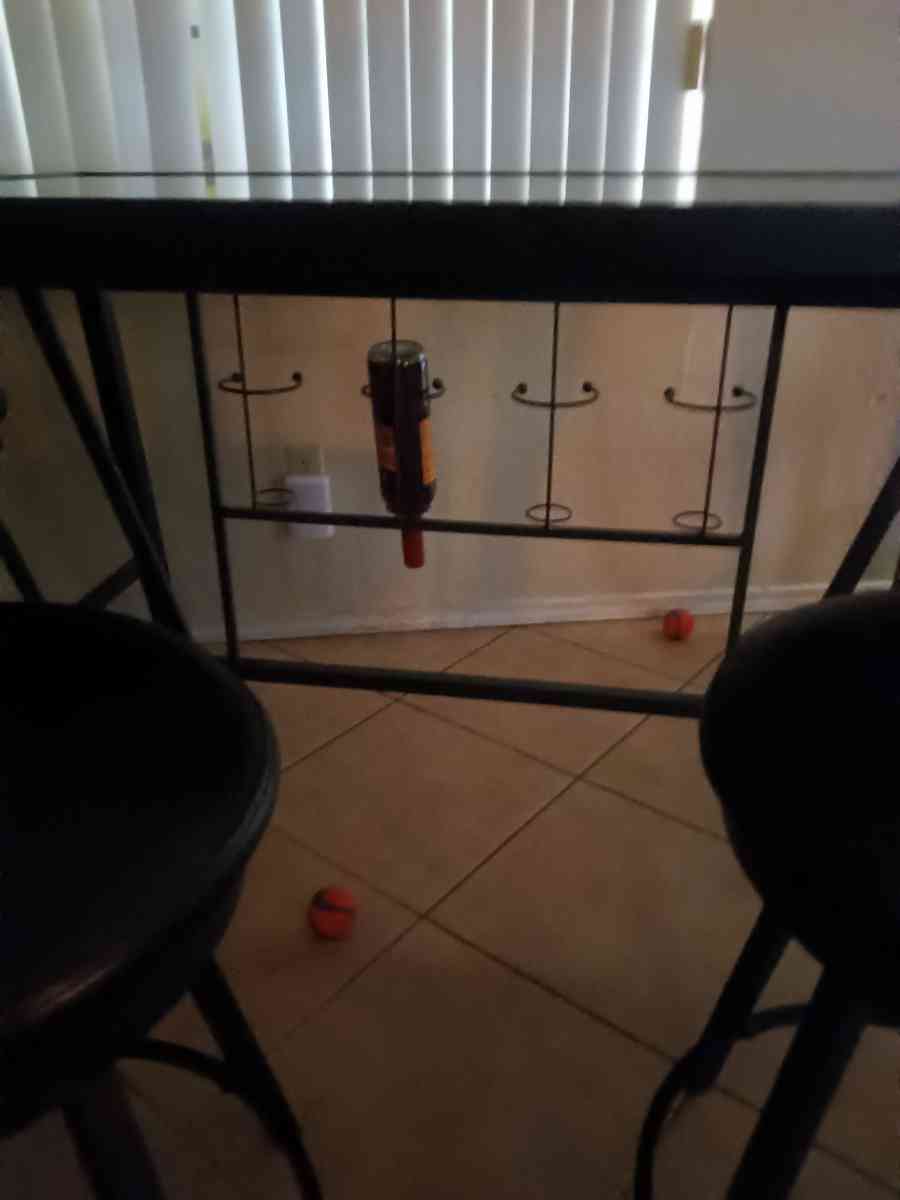 dinning table with 4 chairs