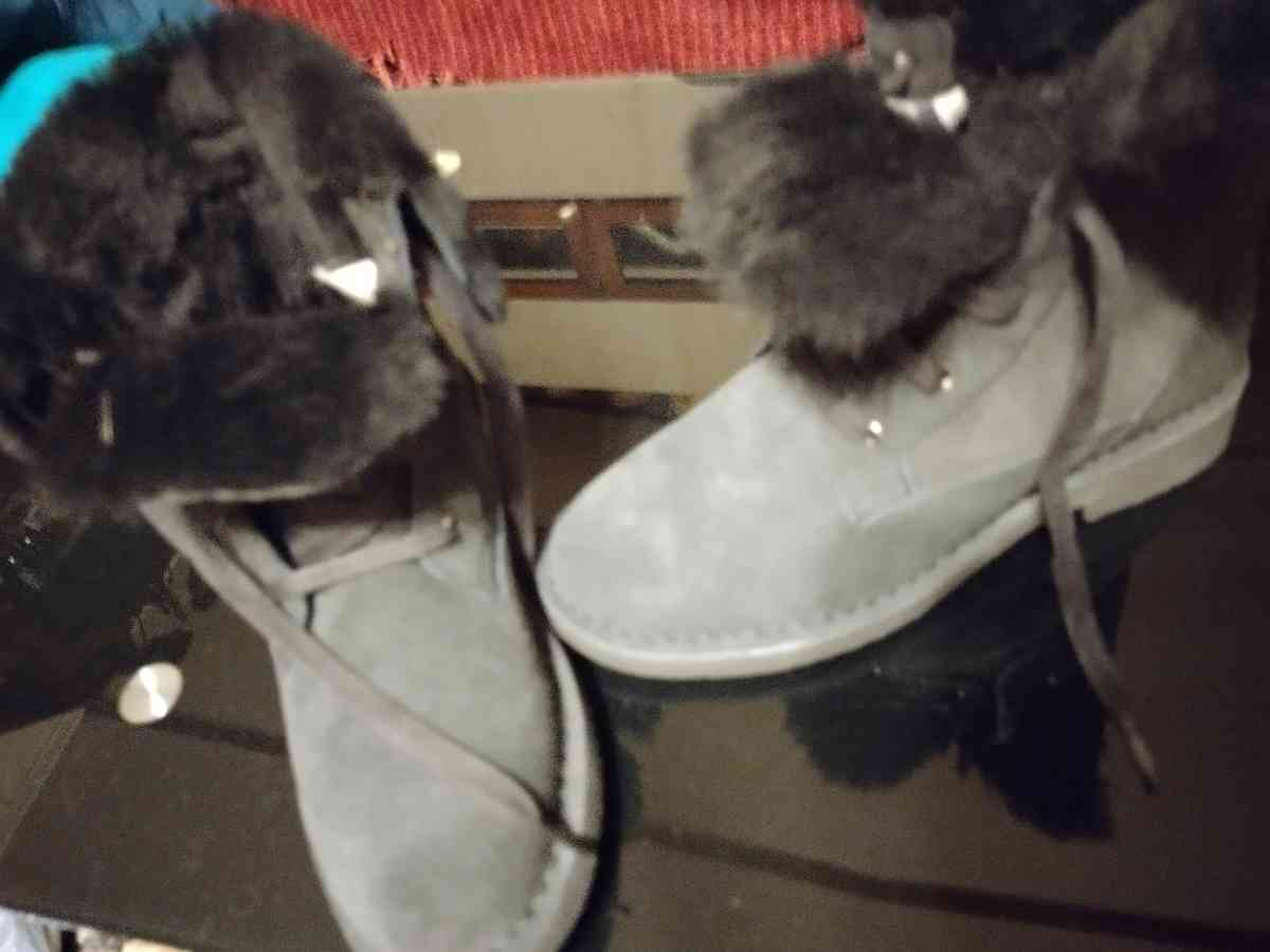 WOMENS UGG BOOTS size 7