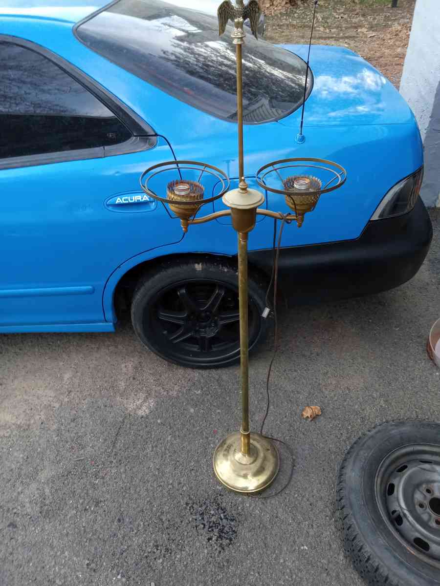 old school  lamp  in really good condition 28 dollars