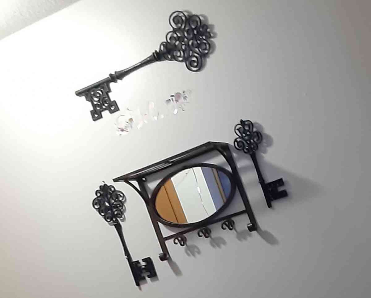 mirror And keys