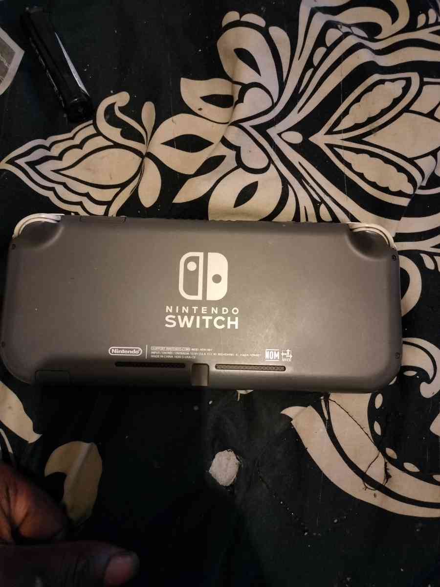 Nintendo Wii U and switch lite with games