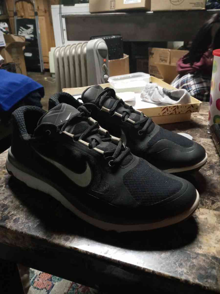 Mens Blk Nike Revolution