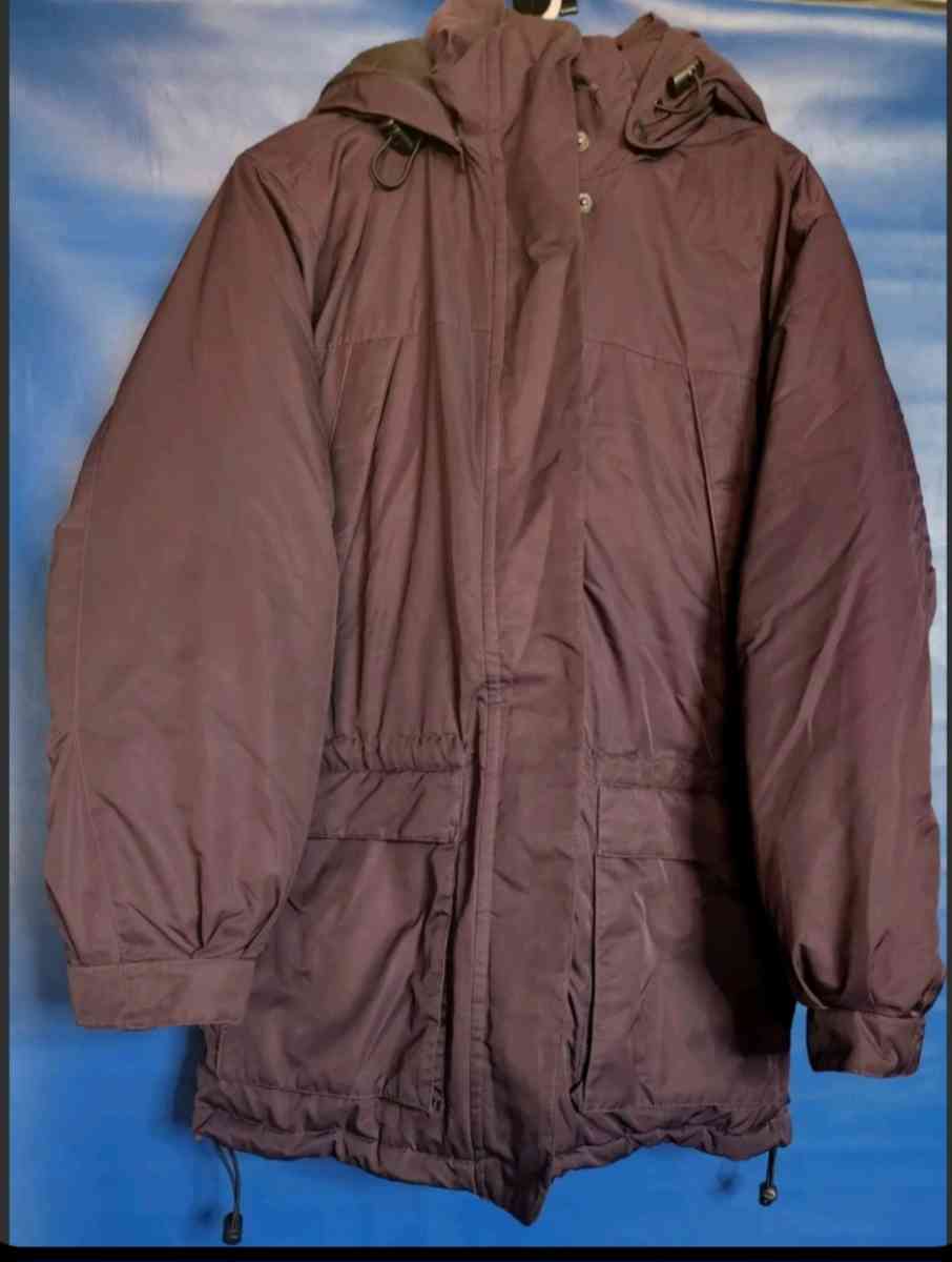 Eddie Bauer plum colored womens SZ Med Goose Down