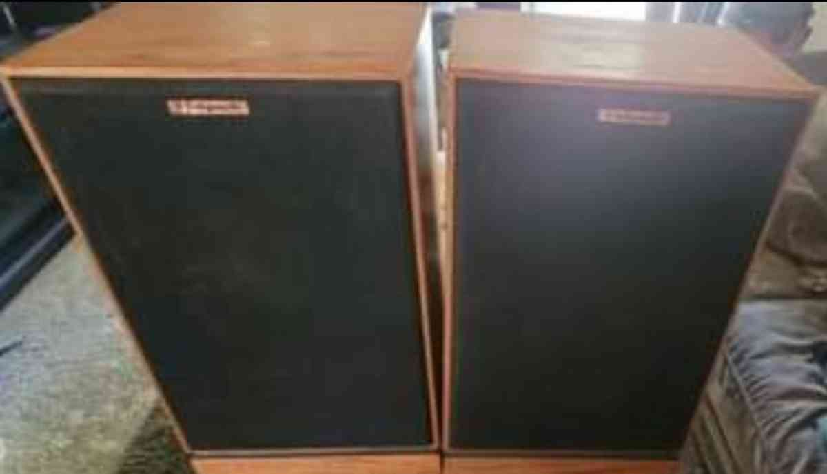 vintage Klipsch speakers are in excellent condition