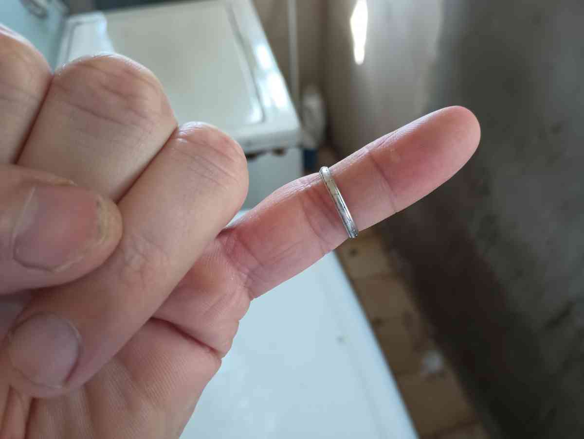 womens PLATINUM wedding band