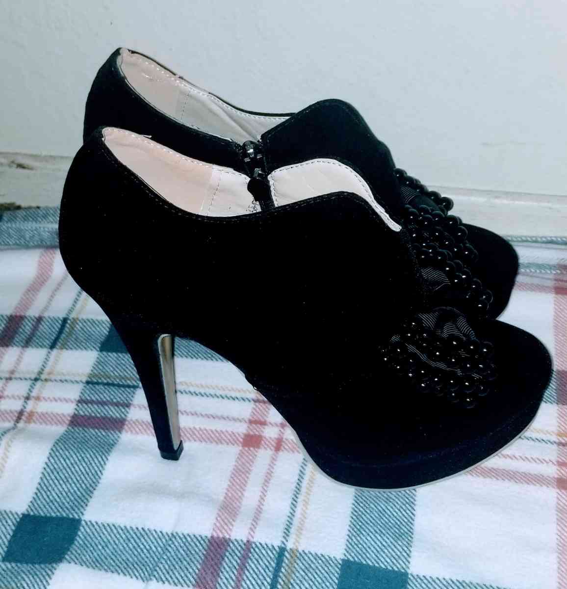 Womans 4 Inch Heels  Brand New  Black Velvet Size UK 39 US 8
