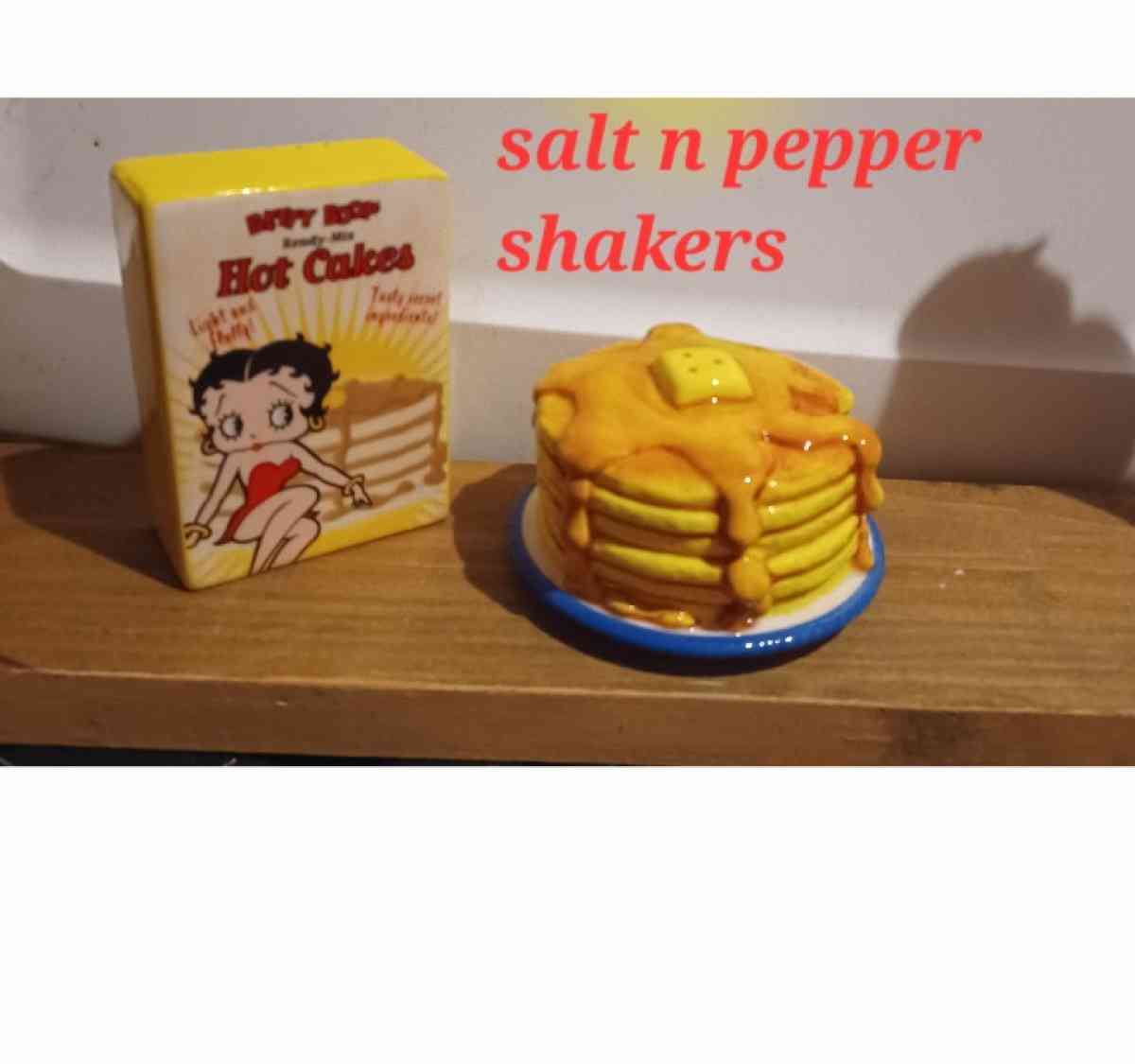 vintage Betty boop salt n pepper shakers