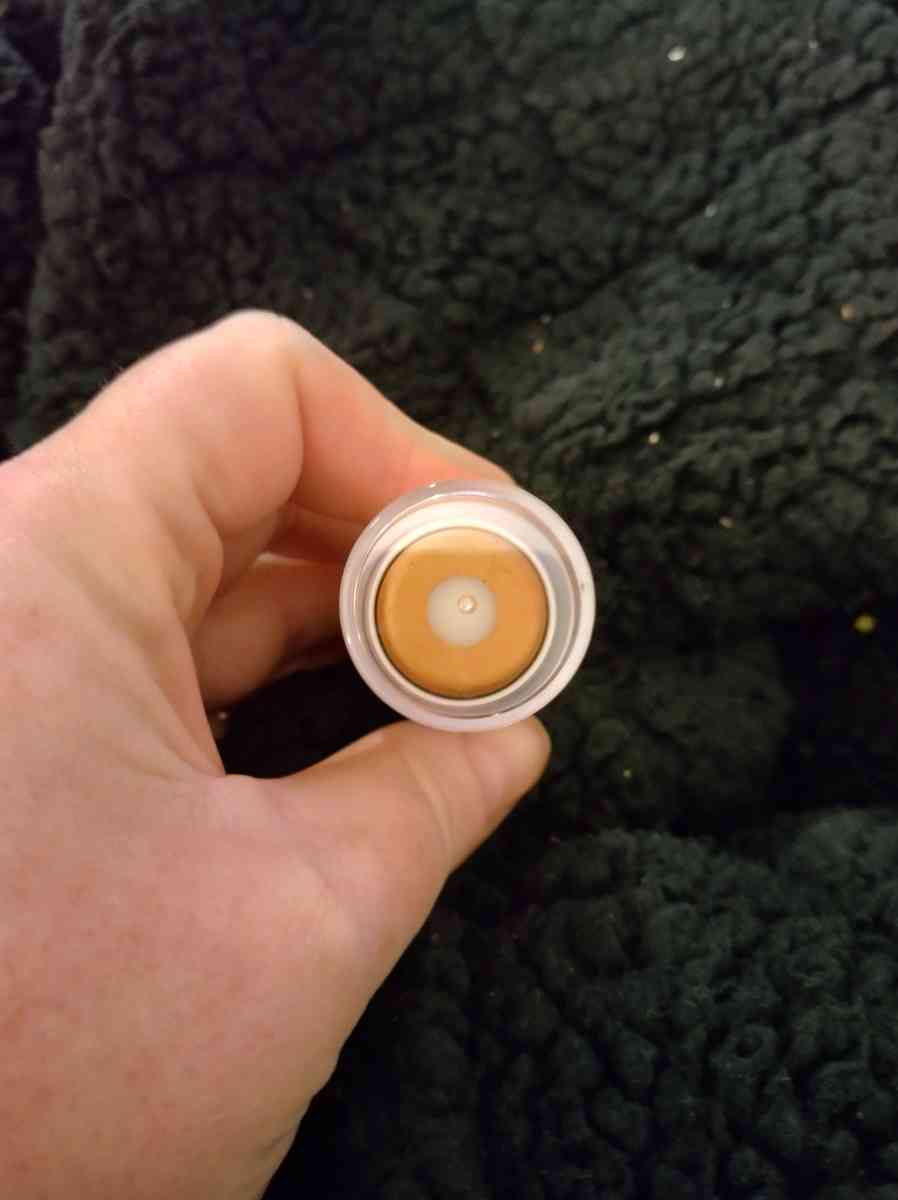 glossier brand shine with shimmer high lighter