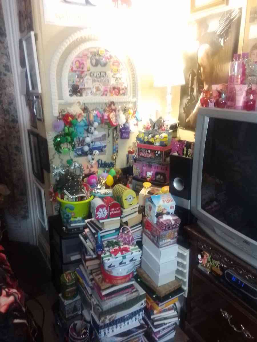 Knick knack assortment