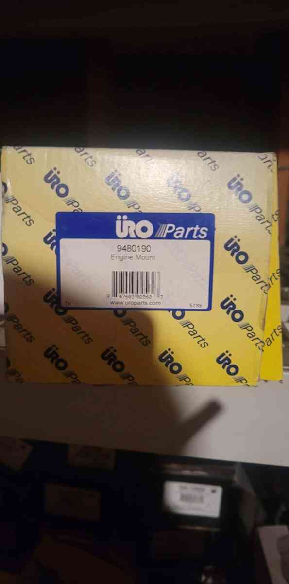 right engine mount  98to00 Volvo s70 v70