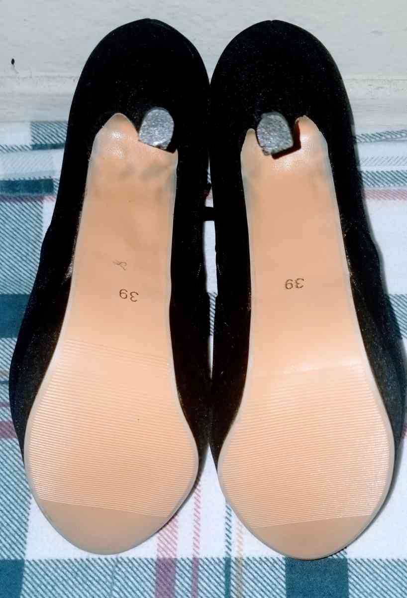 Womans 4 Inch Heels  Brand New  Black Velvet Size UK 39 US 8