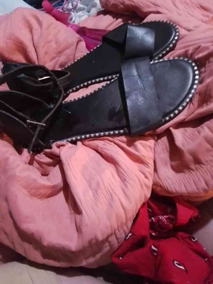 woman sandals with rhinestone