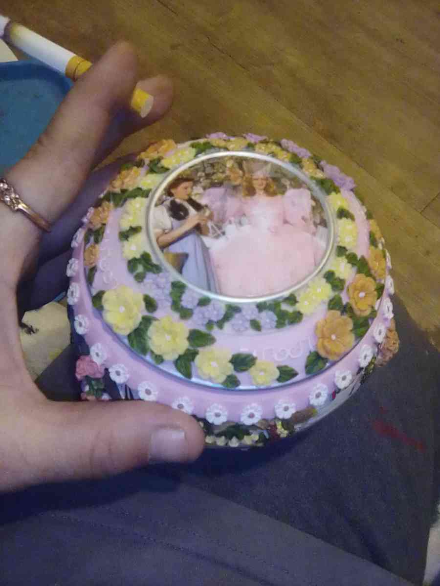 wizard of Oz music box with Dorothyir best offer