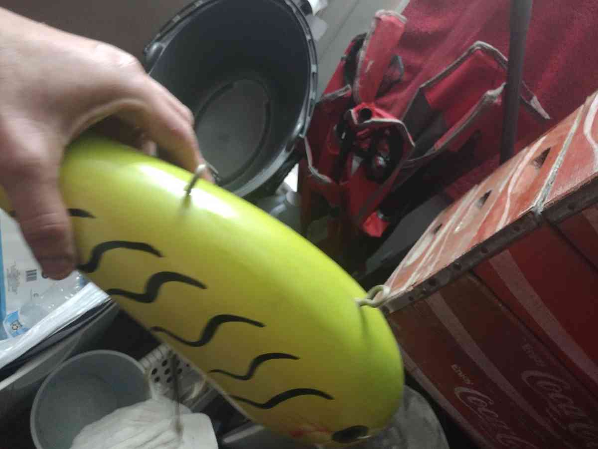 hang ur poles or whatever and put ur keys on the shelf