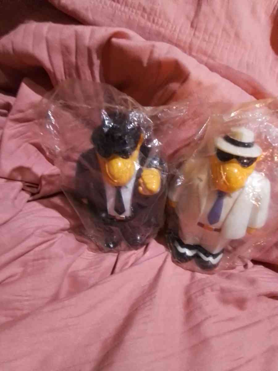 Joe camel salt pepper shaker