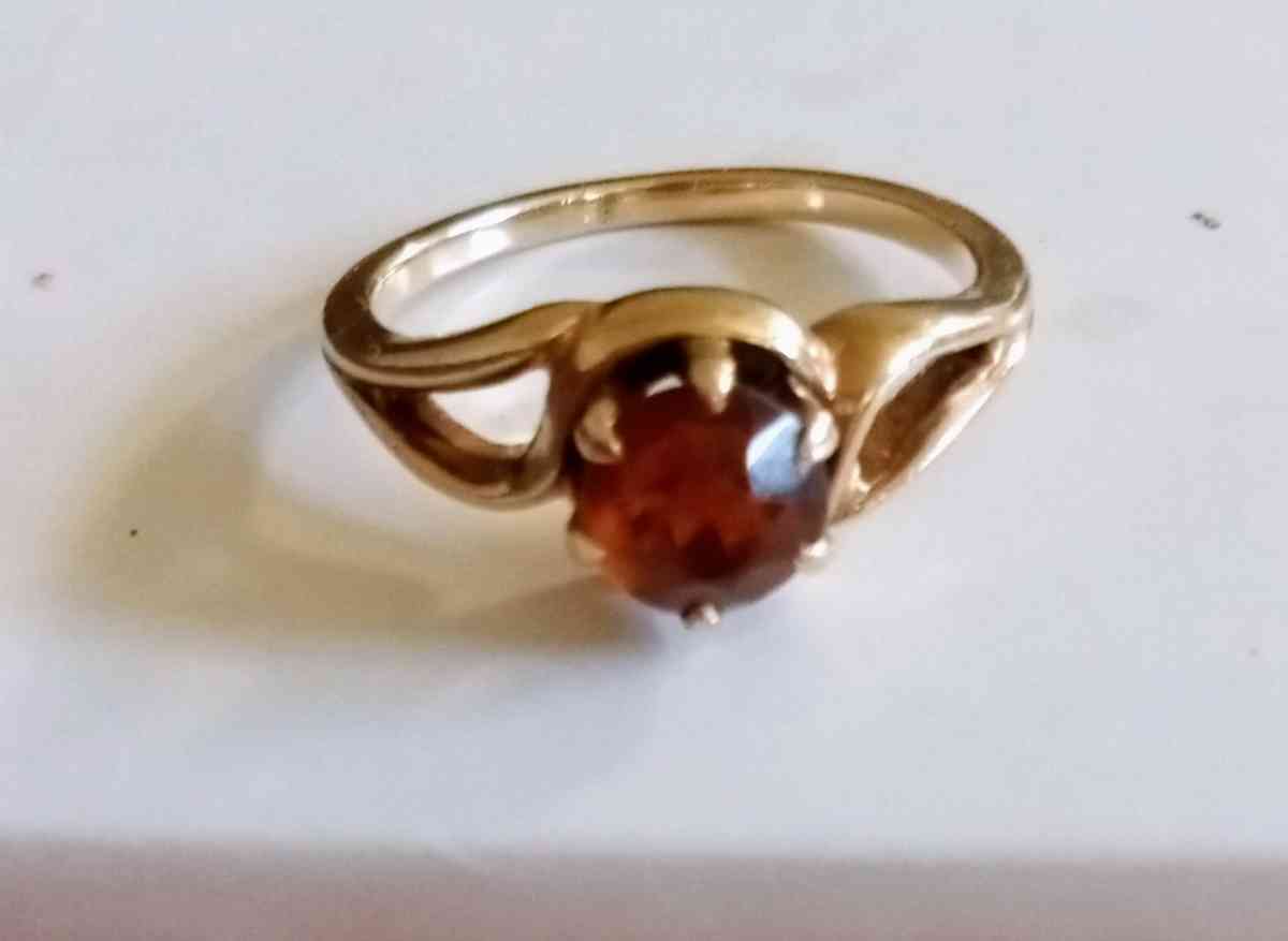Rare 10K Yellow Gold Almandine Garnet Ring