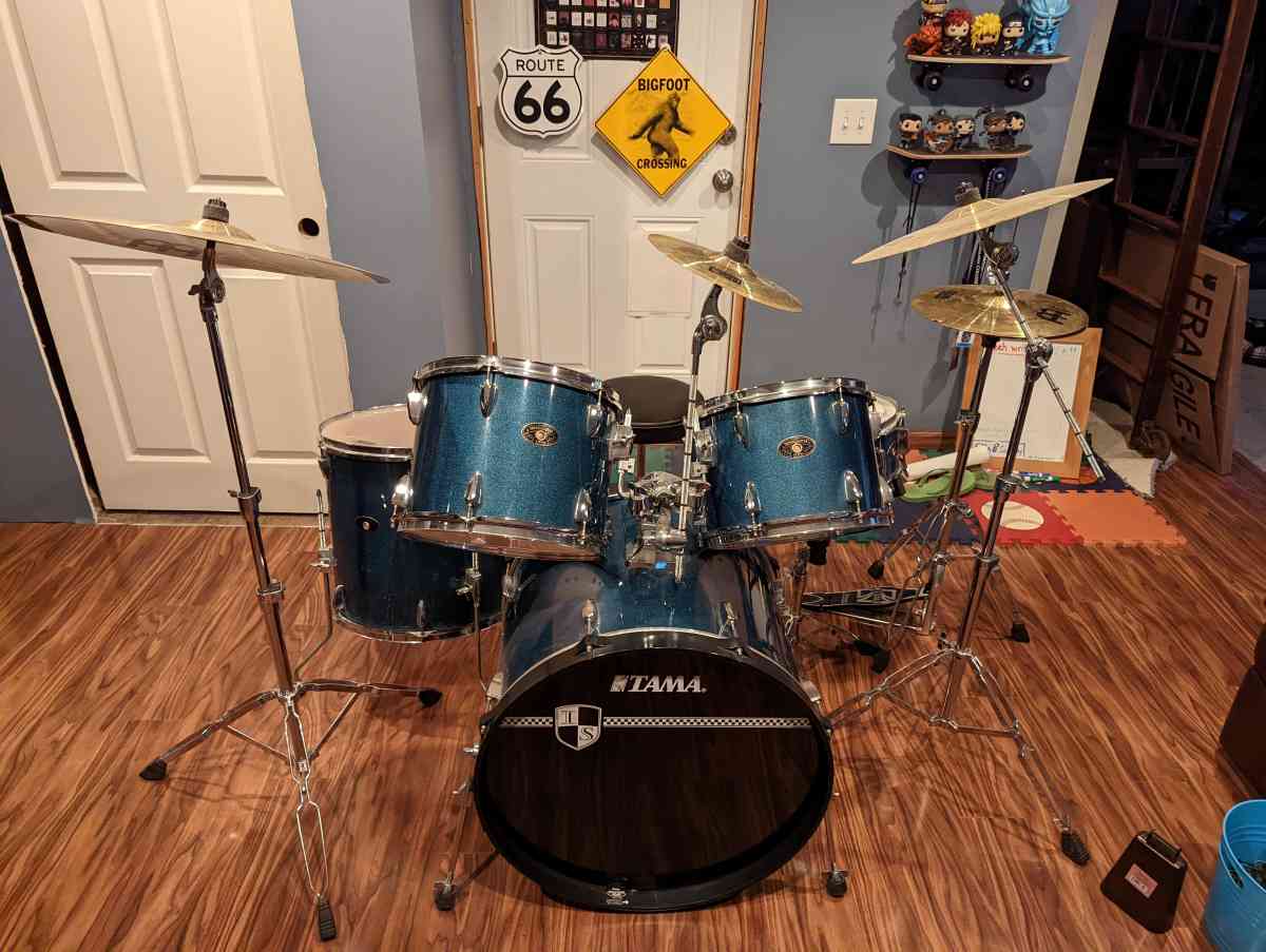 Tama ImperialStar 5 Piece set with Throne and Attack Rings