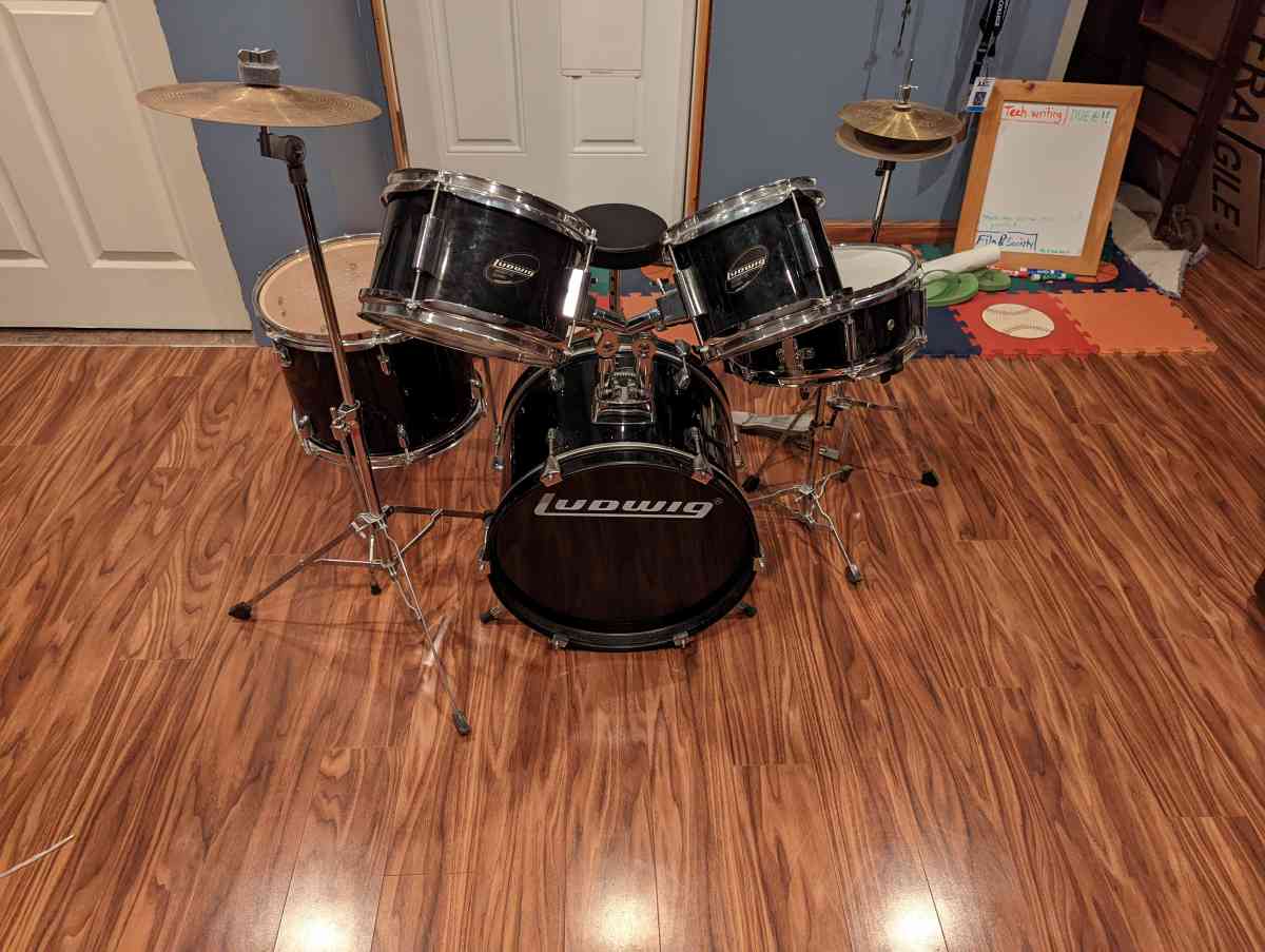 Ludwig Accent Cs Combo 5 piece Drumset with Throne