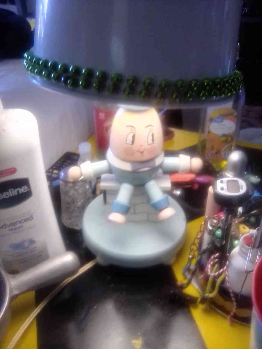 Collectible Humpty Dumpty Lamp