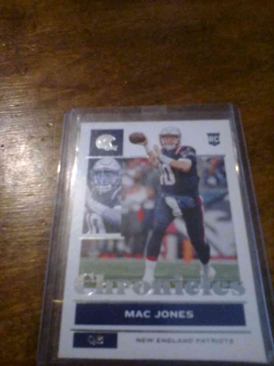 500 Football Card Lot 12 Autographs and 40 high value insert