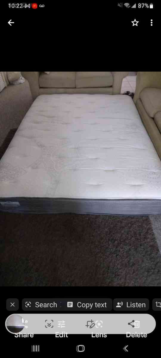 pristine Simmons queen size plush mattress
