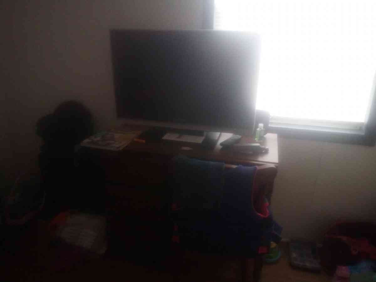 Tv with Desk and chair